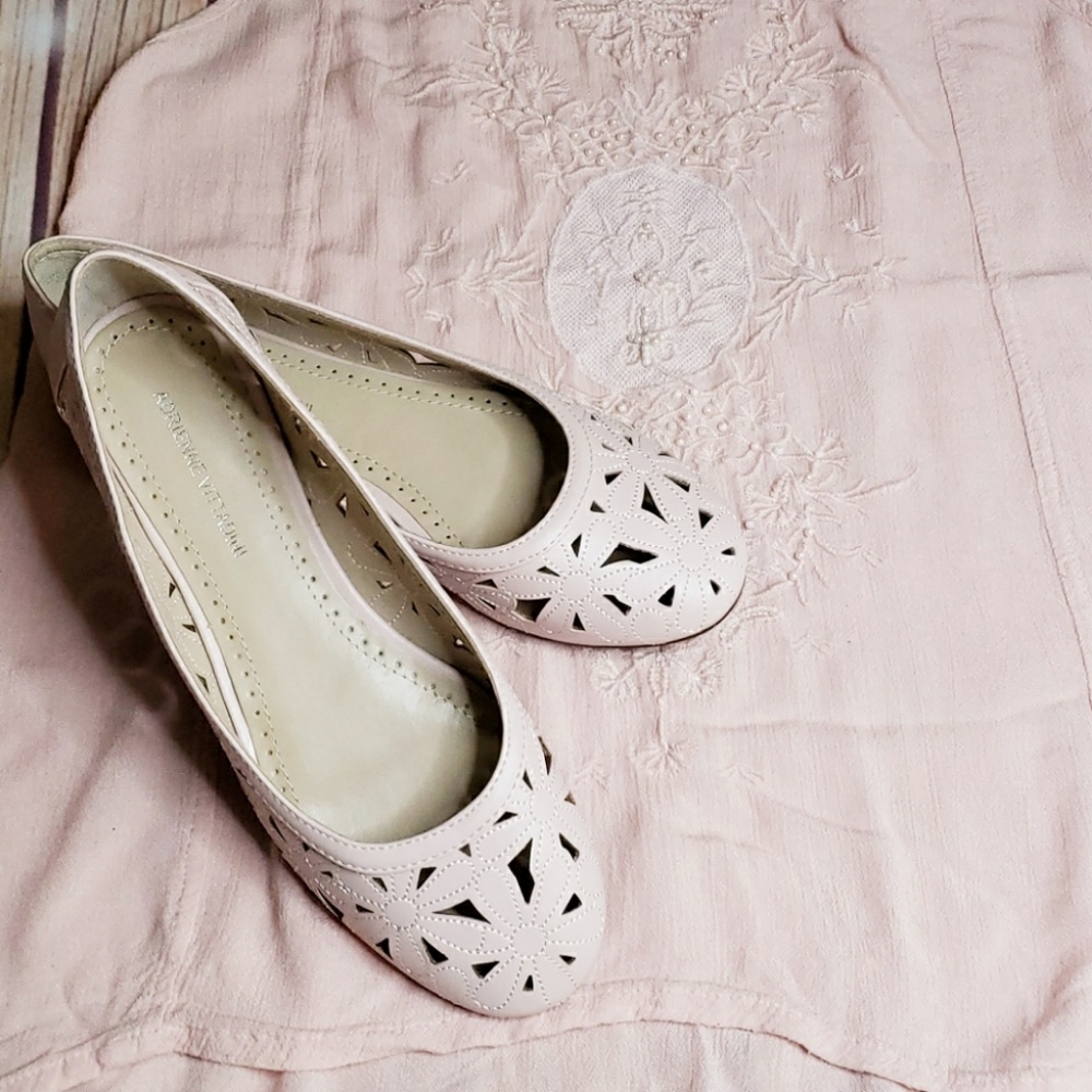 NEW Adrienne Vittadini Flats